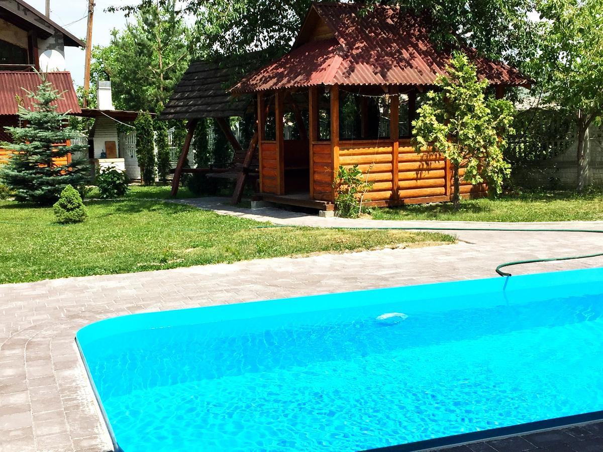Котетж У Вілла Діола Kossiv Extérieur photo